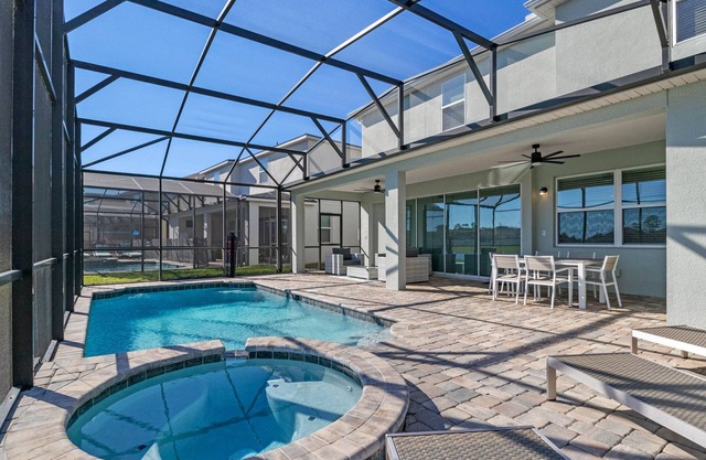 Magnificent 9-Bedroom Resort Home: Pool, Spa & Lake View
