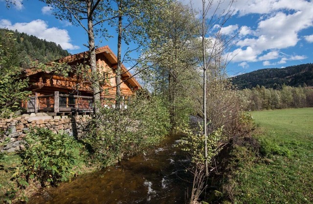 Magnificent Canadian-style log cabin, 4 stars