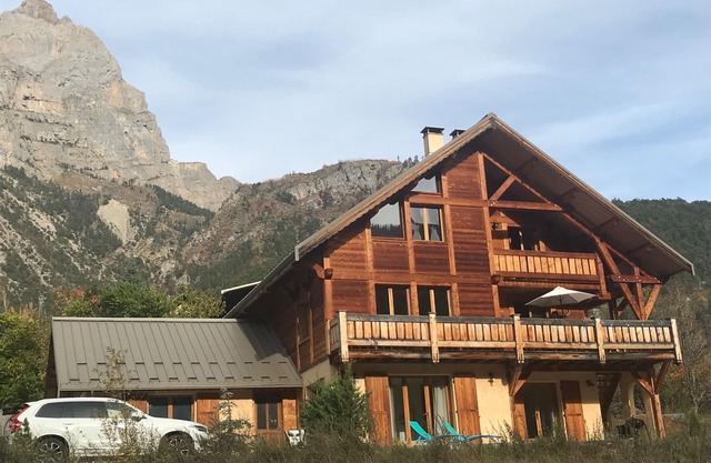 MAGNIFICENT CHALET 20 PEOPLE MOUNTAIN VIEW