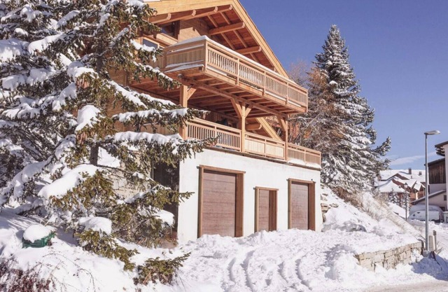 Magnificent chalet at the foot of the slopes with breathtaking views!