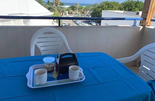 Magnificent F2 sea view 2 steps from the lagoon of Saint Pierre