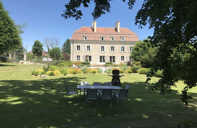 Magnificent family property with swimming pool in Burgundy Franche-Comté