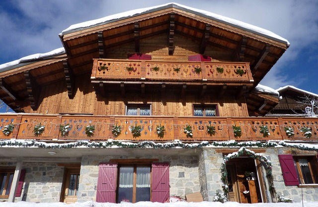 MAGNIFICENT CHALET FOR 8 TO 10 PEOPLE FACING THE THREE VALLEYS