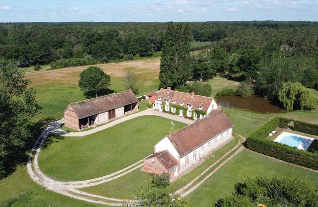 Magnificent Sologne property in a peaceful setting, private swimming pool