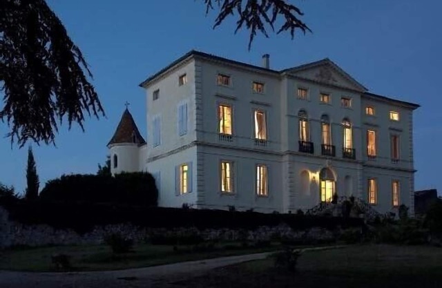 Magnificent genuine castle with pool in the Agen region, Perigord