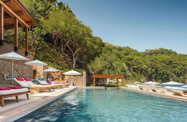 Magnificent Living in Elegance! Beachfront, Pets Allowed, Free Breakfast!