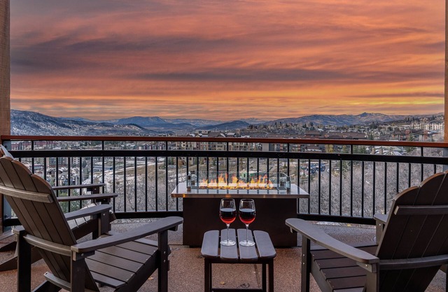 Magnificent Mountain Retreat + Sleeps 32 + Close to skiing - Falconhead Grande