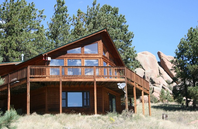 Magnificent Mountain Home with Beautiful Pikes Peak Views