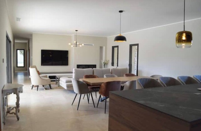 Magnificent new 4bed villa with heated pool