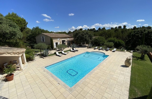 Magnificent Provencal villa of 300 m2 air-conditioned with large south-facing swimming pool