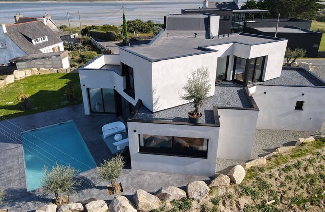 Magnificent Sea View Villa with Swimming Pool, Terrace and WIFI
