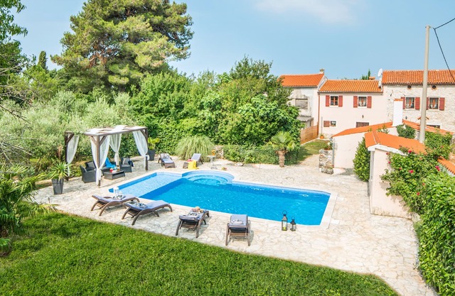 Magnificent stone house Dina with private pool, situated in a quiet area