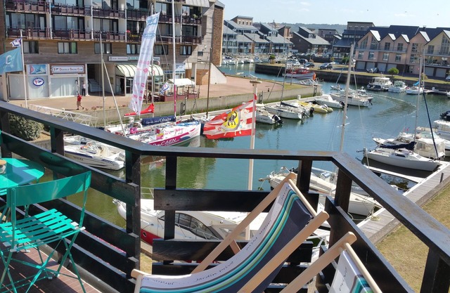 Magnificent triplex with sea and marina views from the balcony, close to the center.
