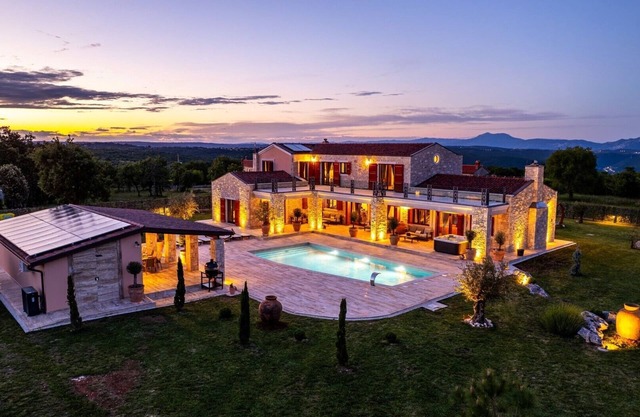 Magnificent Villa Antea with swimming pool, sauna and jacuzzi