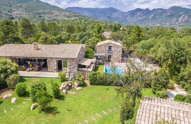 MAGNIFICENT VILLA OF 380m2 for 14 people NEAR THE SEA AND RIVER