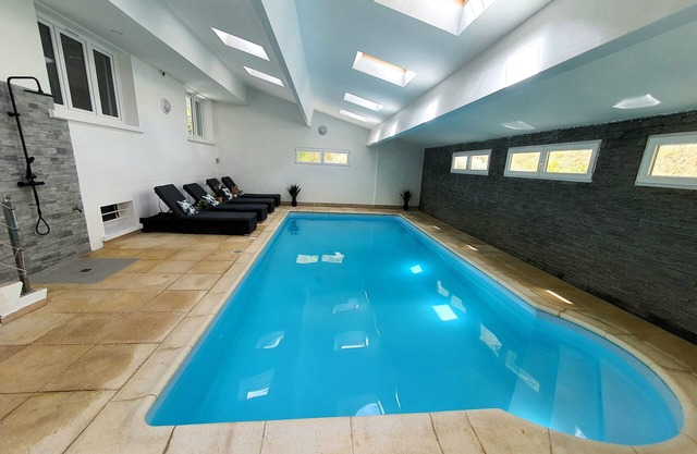 Magnificent Villa Indoor swimming pool 1h30 Paris without Vis-à-vis Gite Auxerre