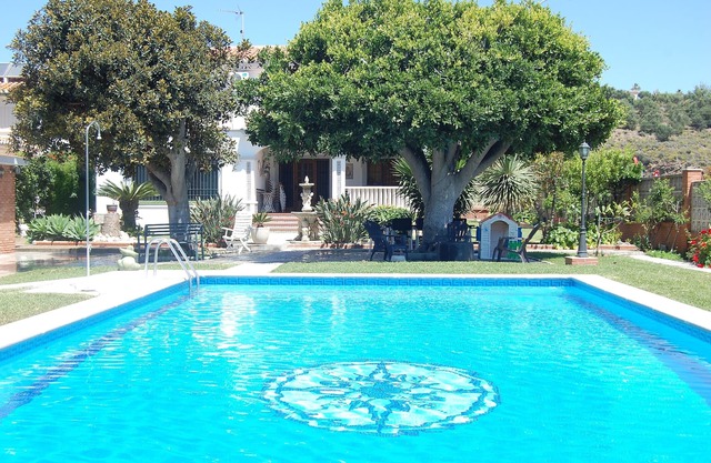 Magnificent villa with private pool 100 meters from the beach.