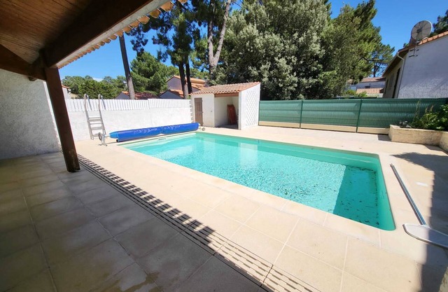 Magnificent villa with swimming pool in La Palmyre