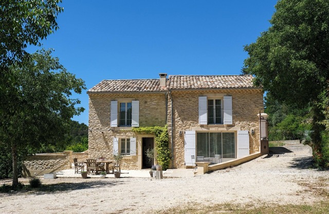 Magnifique Mazet en Pierre au Coeur de la Provence et de ses Collines