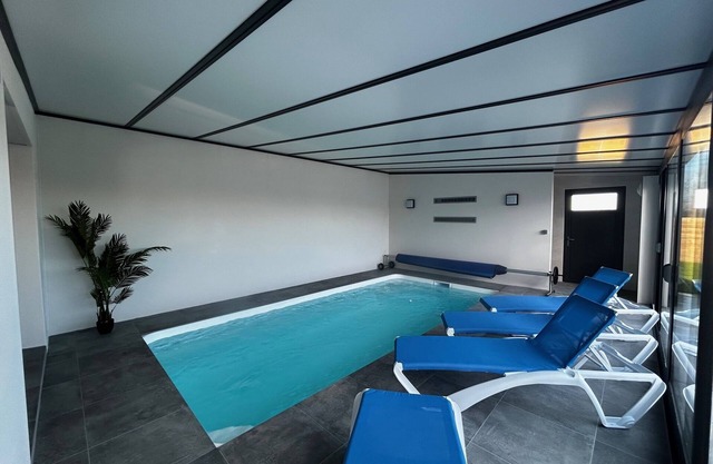 Magnifique Villa Avec Piscine Intérieure Chauffée