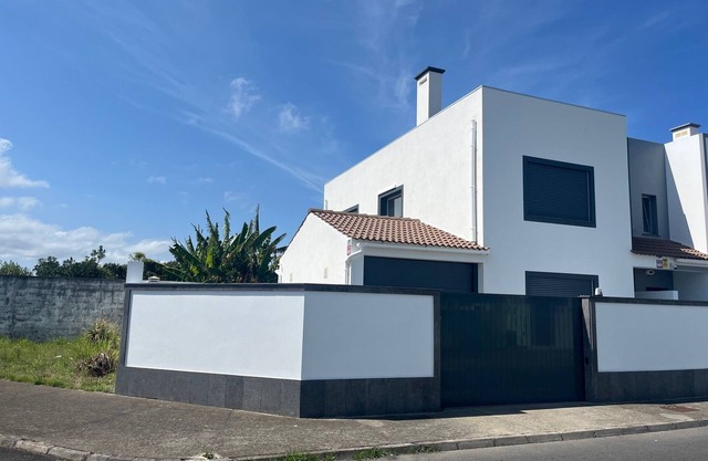 Magnifique maison moderne et spacieuse sur l'île verdoyante de São Miguel