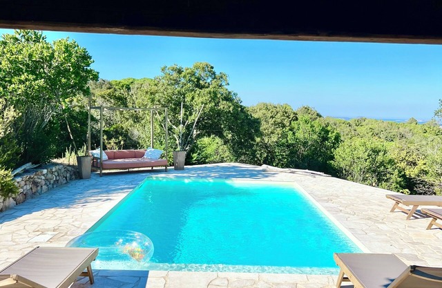 Magnifique Propriété Avec Piscine et vue mer