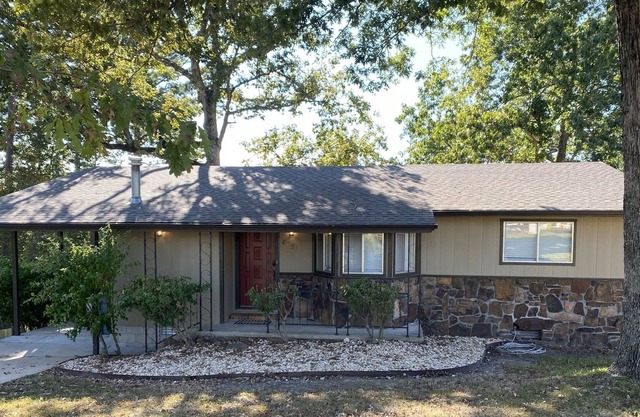 Magnolia manor entire house - 3 bdrm-Beaver Lake, AR