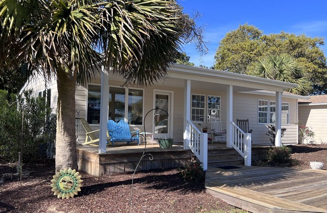 Magnolia Retreat - 3 bdrm, 3 bath intercoastal view - water access