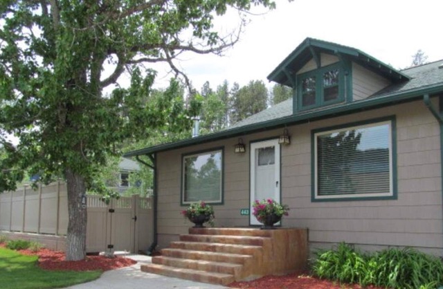 Main Stay - Near Mt Rushmore, Lakes & Custer State Park