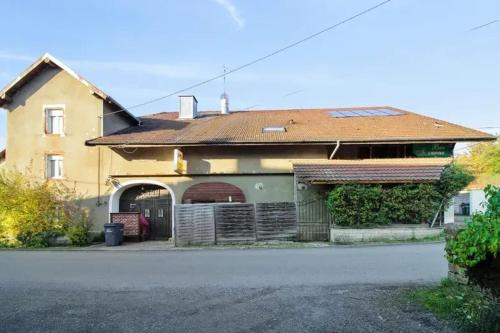 Maison accueillante avec jardin proche d'Échenans.