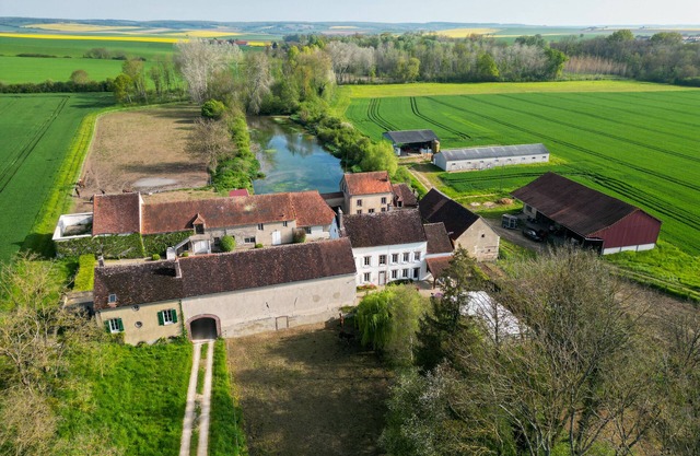 Maison Autonome Avec Terrasse Privative Dans une Ferme-moulin