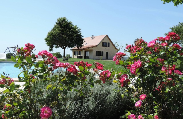 Maison avec jardin à la campagne