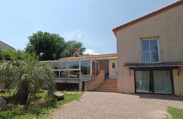 Maison avec jardin et piscine