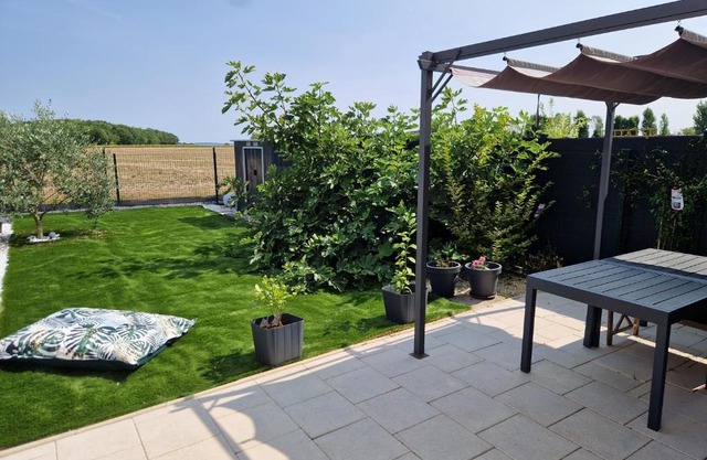 Maison calme avec jardin, vue champs et bois