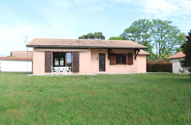 Maison Calme avec Jardin, Proche Lac et Centre, Animaux Bienvenus, Ménage Inclus - FR-1-319-408