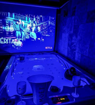 Maison cosy piscine jacuzzi sauna