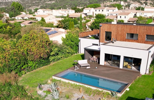 Maison D'architecte Avec Piscine vue sur les Vignes