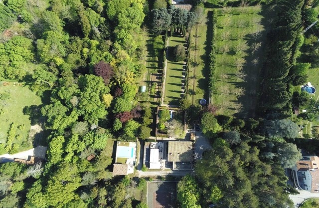 Maison Dans un Écrin de Verdure.piscine, Tennis; Idéal Pour se Ressourcer!