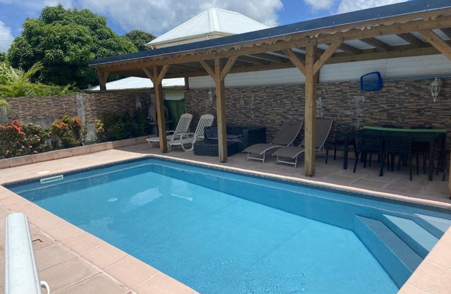 Maison de 3 chambres avec piscine partagee jardin clos et wifi a Sainte Anne a 8 km de la plage