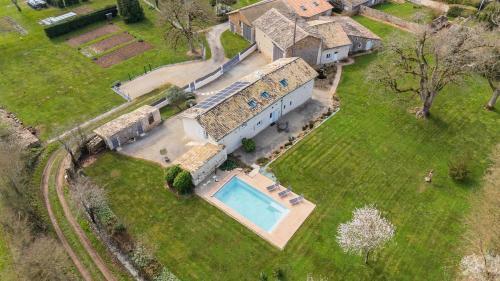 Maison de campagne avec piscine et charme poitevin
