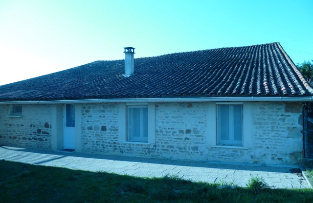 Maison de Campagne Avec 3 Couchages Tous Équipée Cour et Jardin Privée