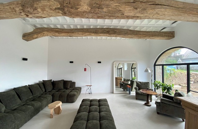 Maison de famille, luxury cottage sleeping 14 in the Bay of Mont Saint Michel