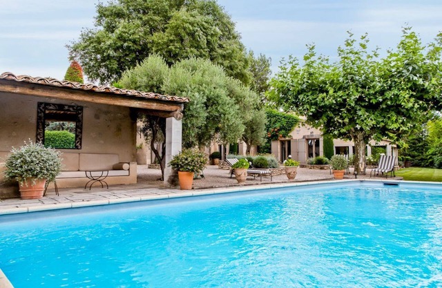 Maison Des Cypres - Four Bedroom Villa, Sleeps 6