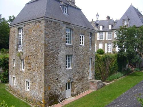 Maison du Chapelain avec Cheminée, Jardin et Animaux Acceptés - FR-1-497-54