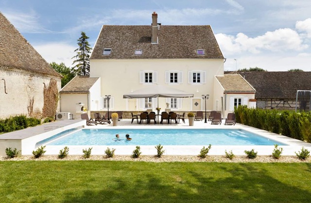Maison Du Doubs - Six Bedroom Castle, Sleeps 12
