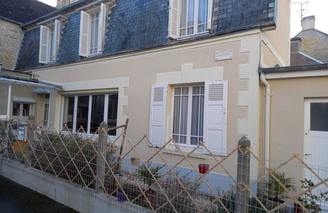 Maison Indépendante de 4 Chambres ,située Dans le Carré or de St-aubin-sur-mer