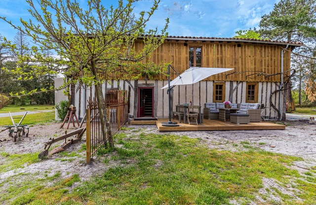 Maison La Grange with Shared Pool and Air Conditioning in Trensacq