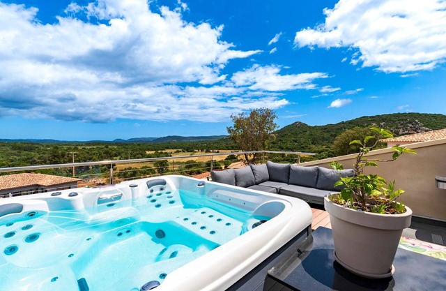 Maison Mawie - Vue montagne, piscine & jacuzzi