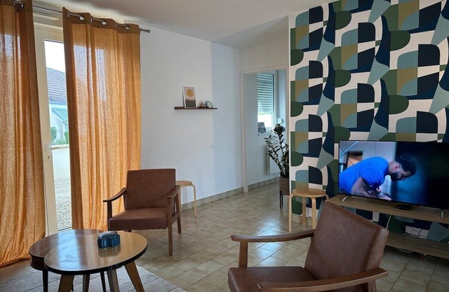 Maison Seventies, climatisée, parking privé
