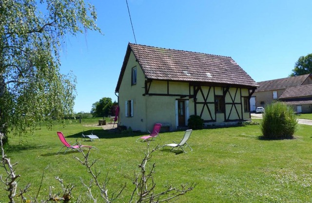 Maison solognote avec piscine chauffée, jardin et équipements complets près du Pal. - FR-1-489-12